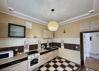 Сдам 1-комнатную квартиру, 40 м2, Уфа, улица Цюрупы, 130