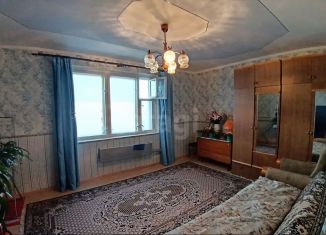 Трехкомнатная квартира на продажу, 73.7 м2, Кириши, улица Строителей, 38