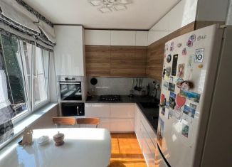 Продам 3-ком. квартиру, 72 м2, Сочи, улица Воровского, 22, микрорайон Центральный