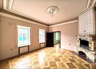 Продам четырехкомнатную квартиру, 97 м2, Ростов-на-Дону, улица 15-я Линия, 19