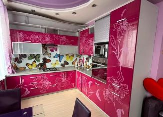 Продам 3-комнатную квартиру, 87 м2, Великие Луки, площадь Калинина, 2/6