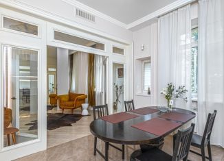 Сдам в аренду трехкомнатную квартиру, 80 м2, Москва, Большая Дорогомиловская улица, 7, метро Киевская