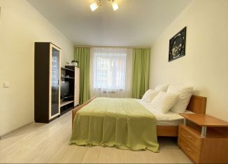 Сдаю однокомнатную квартиру, 35 м2, Калуга, улица Василия Стригунова, 9