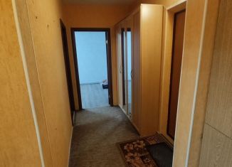 Продаю 2-ком. квартиру, 55.4 м2, Стрежевой, улица Строителей, 80