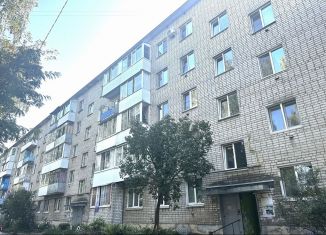 Продаю 2-комнатную квартиру, 50 м2, Смоленск, улица Багратиона, 57А