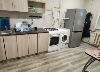 Сдается в аренду трехкомнатная квартира, 102 м2, Йошкар-Ола, улица Дружбы, 77, 5-й микрорайон