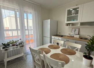 Продается двухкомнатная квартира, 50.2 м2, Татарстан, проспект Ильгама Шакирова, 5