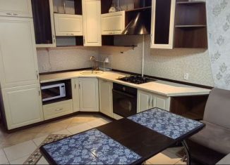 Сдается в аренду двухкомнатная квартира, 62.5 м2, Калининград, улица Каштановая Аллея, 155