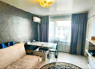 Продается 3-ком. квартира, 49.7 м2, Астрахань, улица Маркина, 102