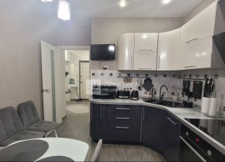 Продам 2-ком. квартиру, 53.3 м2, Лобня, Спортивная улица, 1