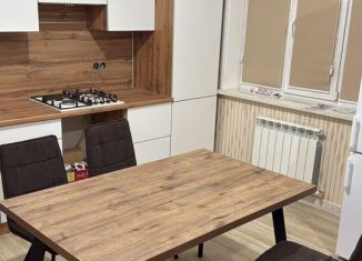 Сдается двухкомнатная квартира, 60 м2, Махачкала, улица Магомедтагирова, 161