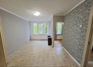 Продам трехкомнатную квартиру, 41.2 м2, Санкт-Петербург, бульвар Новаторов, 65, метро Автово