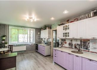 Продам двухкомнатную квартиру, 58 м2, Тюмень, улица Александра Митинского, 7