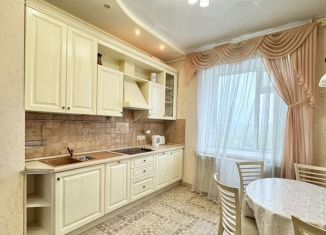 Сдается в аренду 2-комнатная квартира, 78 м2, Татарстан, проспект Победы, 35Б