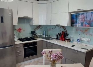 Продам 2-ком. квартиру, 61.7 м2, Новгородская область, Маловишерская улица, 5