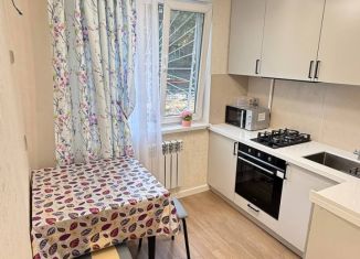 Сдаю в аренду 2-ком. квартиру, 55 м2, Омская область, улица Химиков, 4