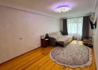 Сдается двухкомнатная квартира, 56 м2, Дербент, улица Сальмана, 89Б