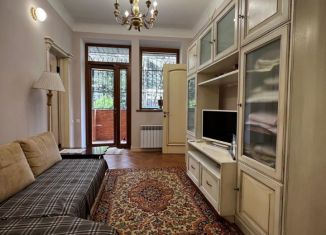 Продам 3-ком. квартиру, 50 м2, Крым, улица К. Маркса, 10