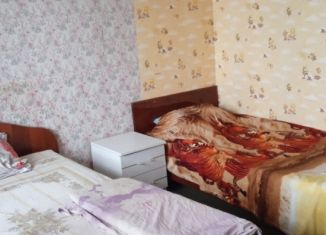 Сдам в аренду 3-комнатную квартиру, 65 м2, Нижнекамск, проспект Вахитова, 2
