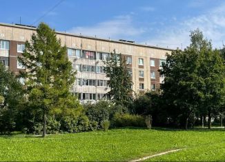 Продается 3-ком. квартира, 70.4 м2, Гатчина, Рощинская улица, 21