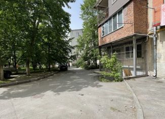 Продам 1-комнатную квартиру, 35 м2, Владикавказ, улица Астана Кесаева, 18, 10-й микрорайон