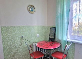 Продаю 2-ком. квартиру, 42 м2, Волгоград, улица 64-й Армии, 83, Кировский район