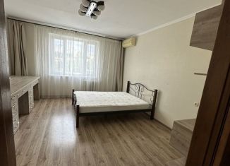 Сдается в аренду 3-ком. квартира, 68 м2, Алушта, Ялтинская улица, 21