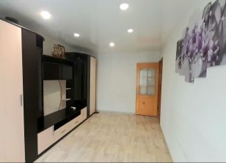 Продам 2-ком. квартиру, 43 м2, Каменск-Уральский, улица Калинина, 39