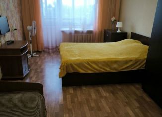 Сдаю в аренду 1-ком. квартиру, 35 м2, Казань, улица Декабристов, 131