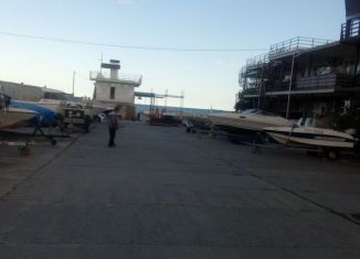 Сдам в аренду машиноместо, 21 м2, посёлок городского типа Орджоникидзе, Двуякорная улица, 5