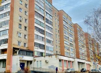 Продаю 2-ком. квартиру, 49.2 м2, Киров, Московская улица, 103