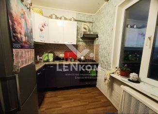 Продается 4-ком. квартира, 68.8 м2, Удмуртия, Заводская улица, 2