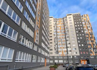 Продается 3-ком. квартира, 100 м2, Калининград, Ленинградский район, улица Старшины Дадаева, 71