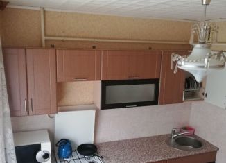 Сдается двухкомнатная квартира, 56 м2, Белгород, улица Есенина, 12