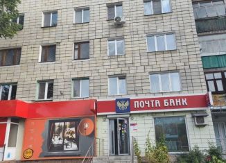 Продам торговую площадь, 40 м2, Омск, улица Кирова, 9