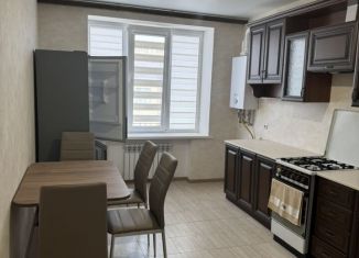 Продается 2-комнатная квартира, 70 м2, Владикавказ, улица Курсантов-Кировцев, 17