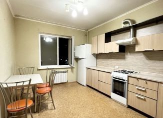 Сдаю в аренду 3-ком. квартиру, 74 м2, Пенза, улица Антонова, 22, Железнодорожный район