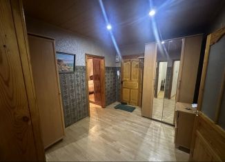 Сдается трехкомнатная квартира, 81 м2, Амурская область, Зейская улица, 36