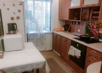 Сдается 3-комнатная квартира, 70 м2, Новосибирск, улица Орджоникидзе, 27, метро Площадь Ленина