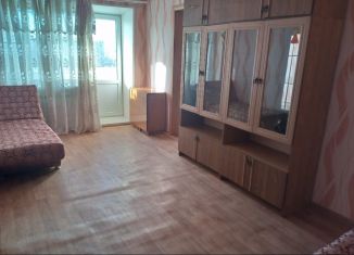 Сдается в аренду двухкомнатная квартира, 470 м2, Серов, улица 4-й Пятилетки, 2