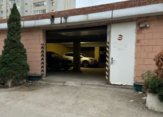 Сдается в аренду машиноместо, 14 м2, Саратовская область, улица имени Н.Г. Чернышевского, 92А