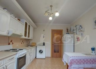 Продается 2-ком. квартира, 64 м2, Тюмень, улица 9 Января, 162