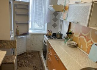 Сдаю в аренду 2-ком. квартиру, 50 м2, Арзамас, улица Калинина, 40