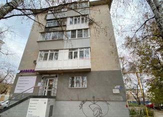 Продам 3-комнатную квартиру, 63 м2, Екатеринбург, улица Бажова, 99, метро Динамо