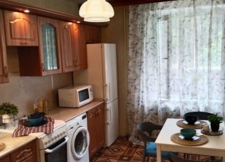 Сдаю в аренду 1-ком. квартиру, 40 м2, Москва, улица Академика Арцимовича, 18, ЮЗАО