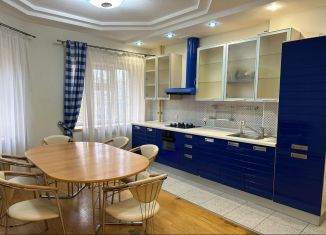 Сдача в аренду 3-ком. квартиры, 108 м2, Казань, улица Мулланура Вахитова, 6