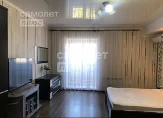 Продаю 2-ком. квартиру, 70 м2, Азов, Московская улица, 91