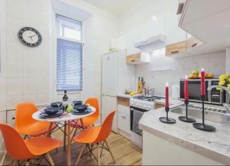 Сдаю 2-ком. квартиру, 58 м2, Москва, Никитский бульвар, 5, метро Арбатская