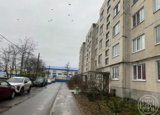 Продается двухкомнатная квартира, 53.6 м2, поселок Аннино, улица 10-й Пятилетки, 3