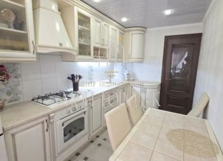 Продается 3-ком. квартира, 61 м2, Курск, улица Чехова, 2